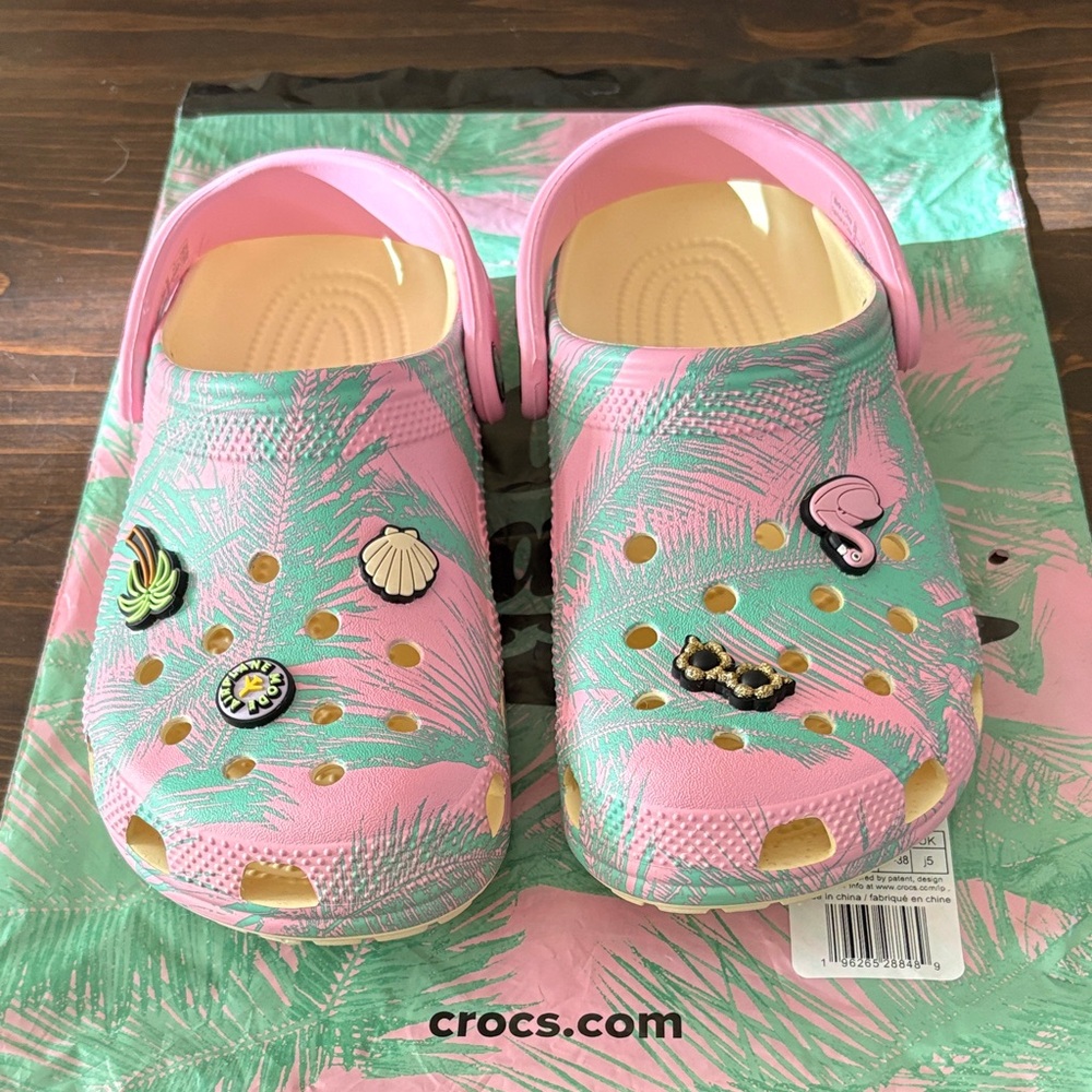 Crocs “Pool Party” Size Kids 5Y- Never Worn